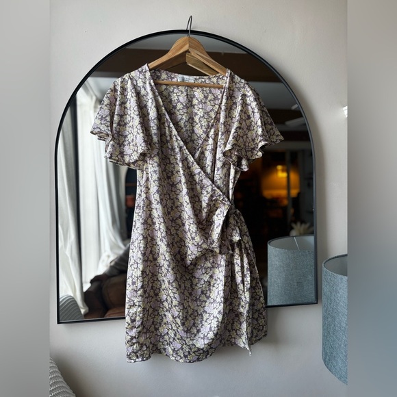 Dress forum | FLORAL SATIN MINI DRESS | size small - Picture 2 of 4